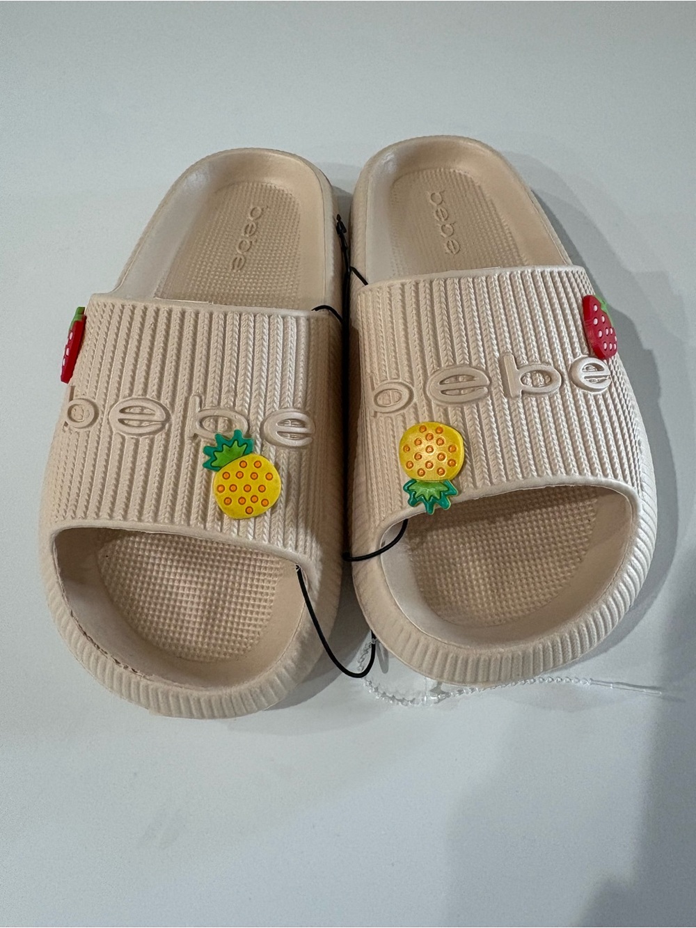 bebe Beige Slide Sandals with Pineapple & Strawberry Charms NEW, Girls Size 13